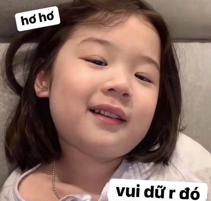 Hình meme cười bất lực