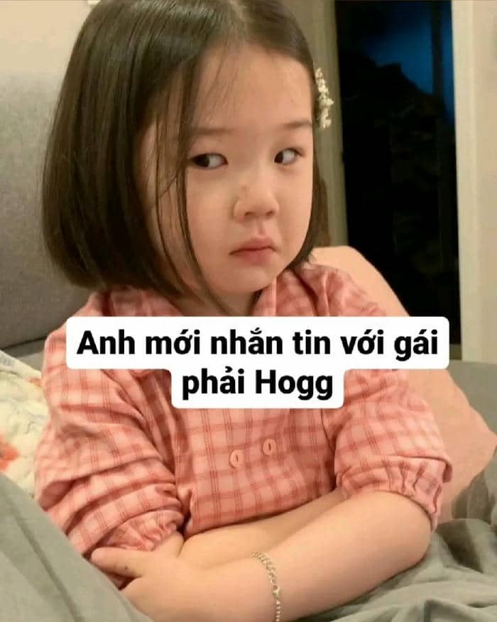 Hình ảnh meme liếc mắt