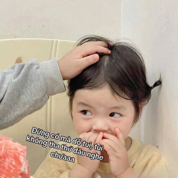 Hình meme liếc