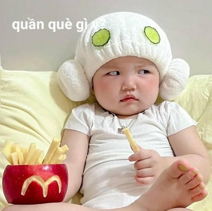 Liếc mắt meme