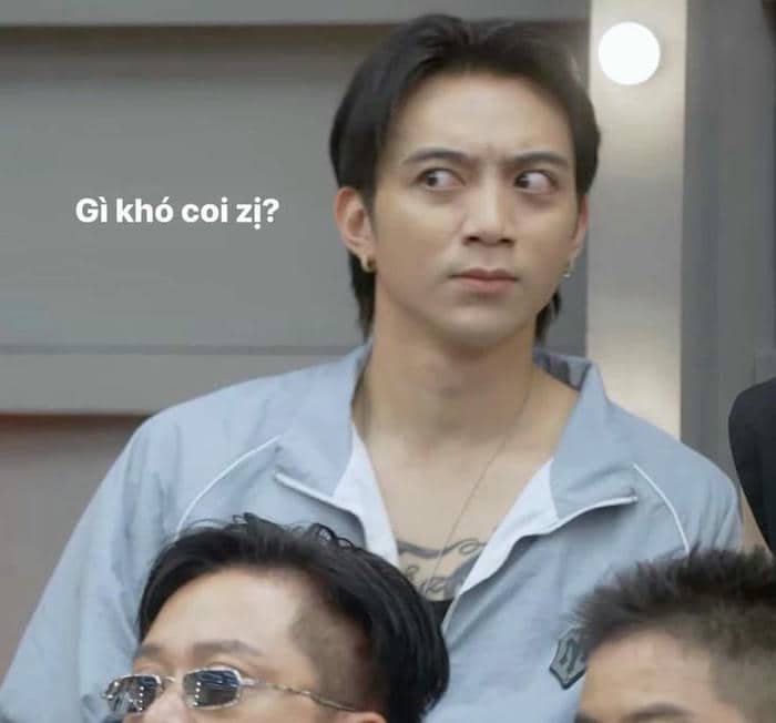 Meme hình ảnh liếc nhìn
