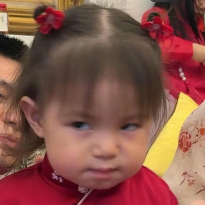 Meme hình liếc cute