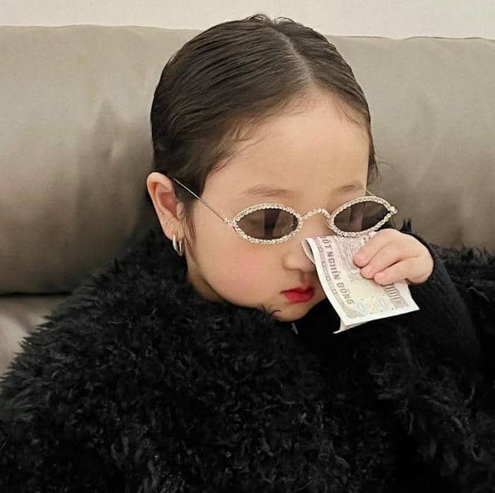 Meme lau nước mắt bằng tiền