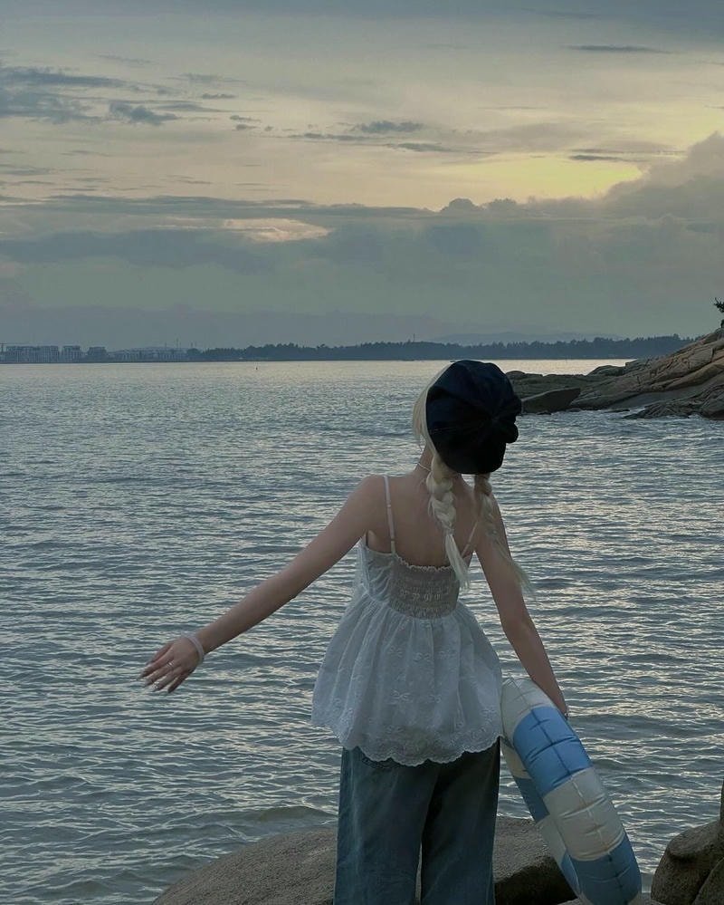 hình con gái che mặt