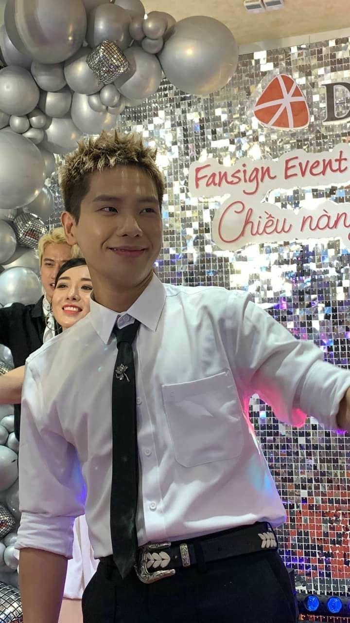 ảnh hình nền Phạm Anh Quân