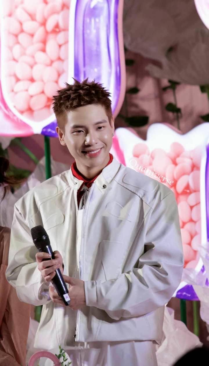 hình ảnh ca sĩ Quân AP