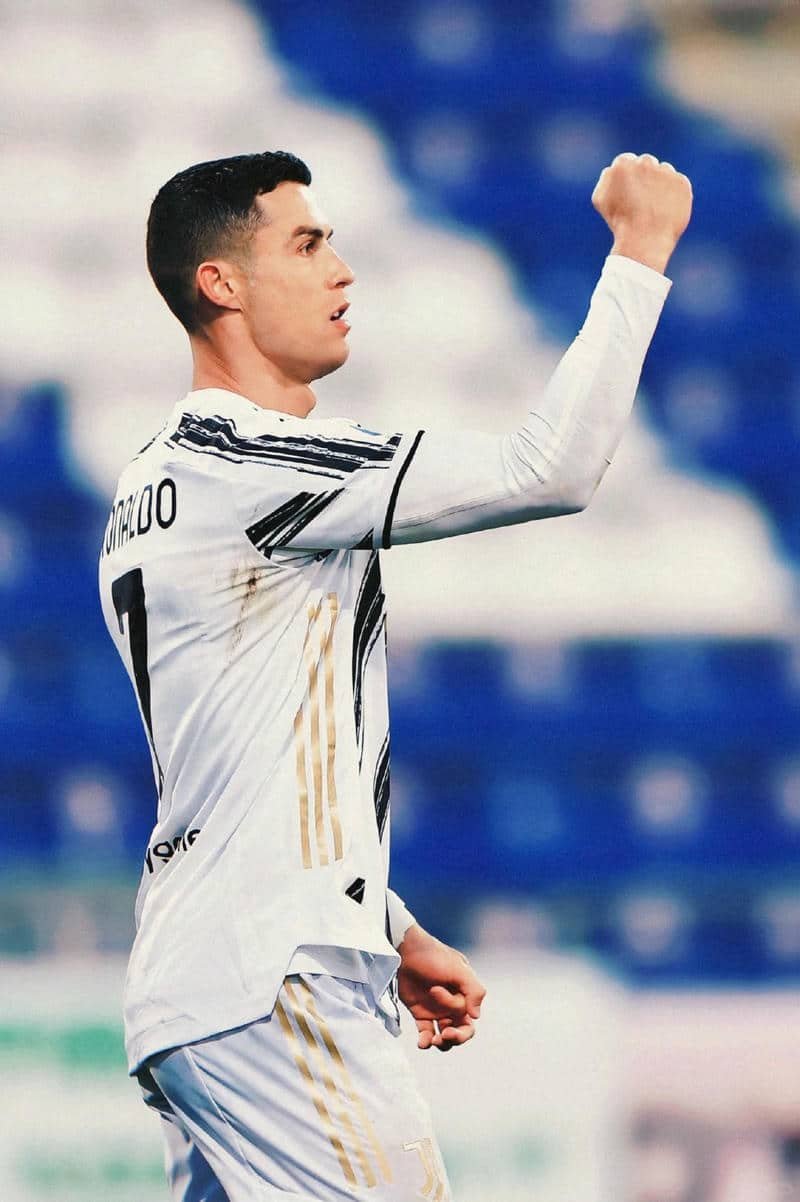 hình ảnh ronaldo an mừng