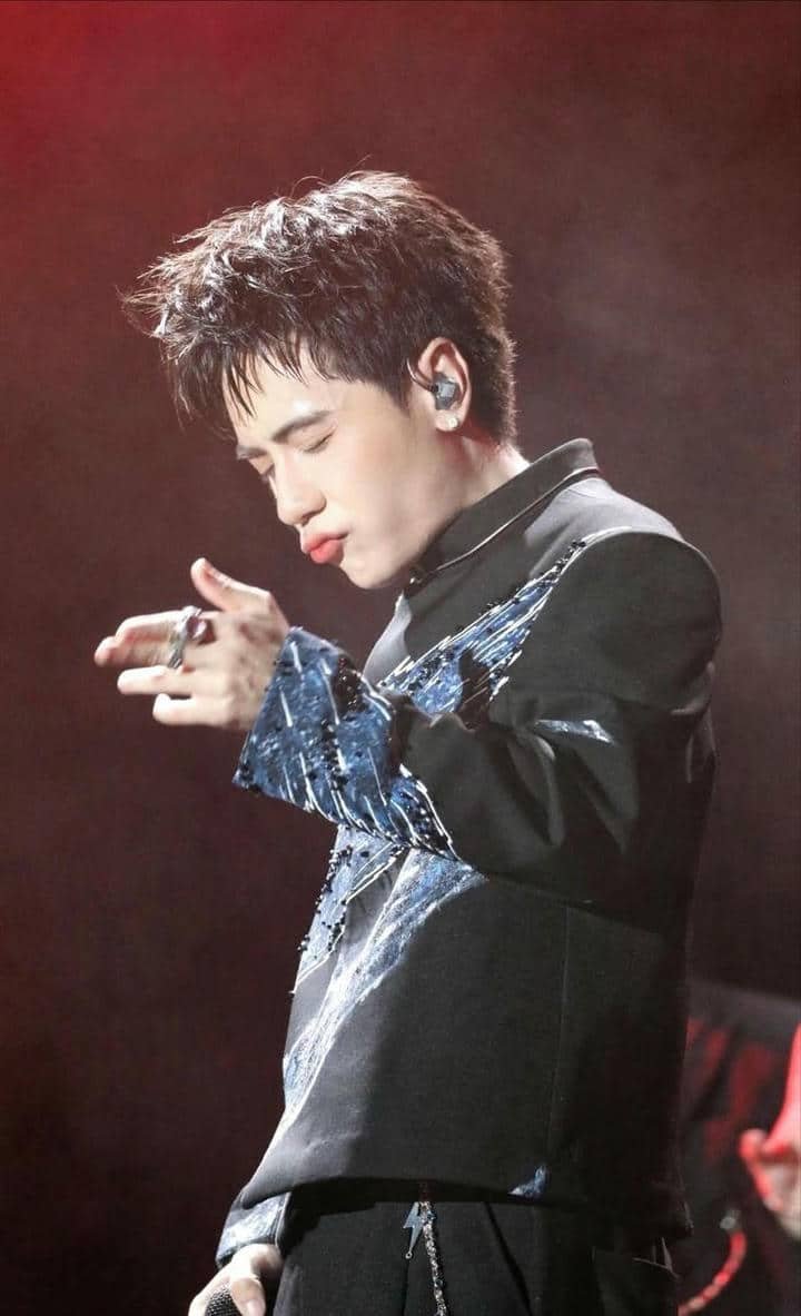 hình nền Quang Hùng